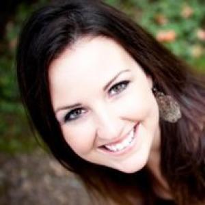 Mandi Ross headshot