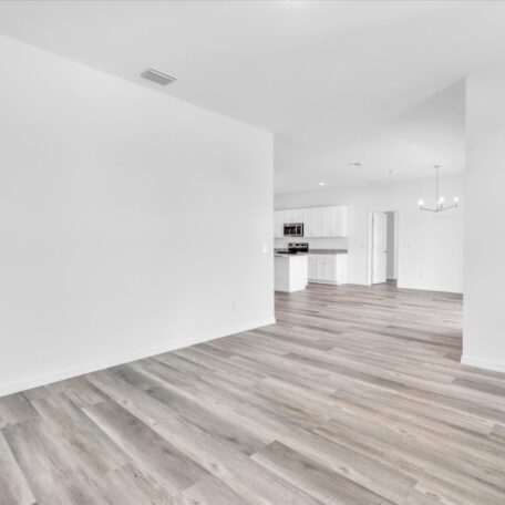 10-313-Panorama-Ave-10