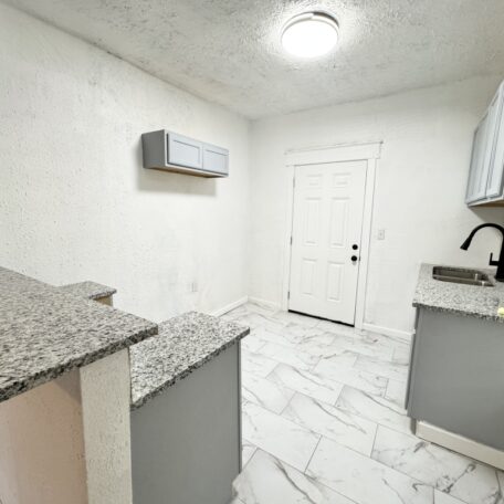5871-E-52nd-St-Kansas-City-MO-IMG_2312