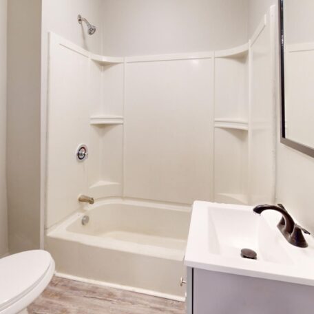 5995-W-30th-St-Cleveland-OH-3344-W-30th-St-Bathroom