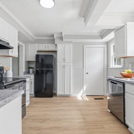 6099-Washington-Blvd-Anderson-IN-Kitchen